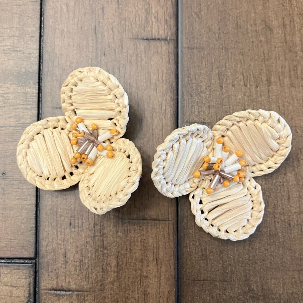 Raffia hibiscus earrings